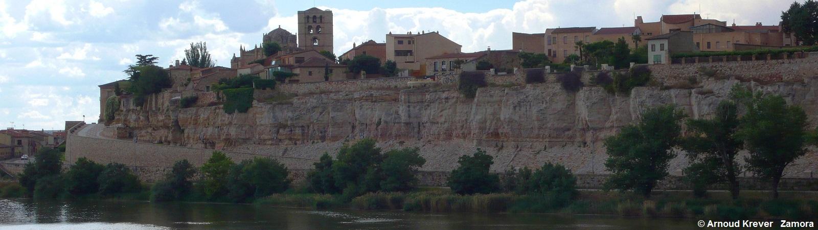 Levante (2002) Zamora aan de overzijde van de Río Duero