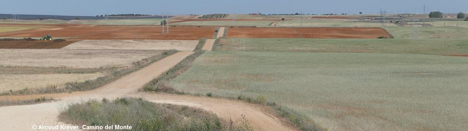 23PlataP (1611) Via de overgang bij Alto de la Campana evenwijdig aan t spoor